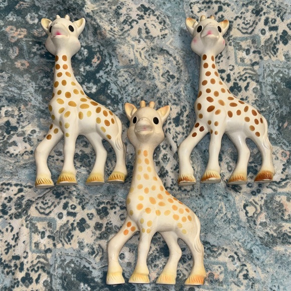 Adorable Giraffes. Vulli. For your teether - Cream and Brown - Picture 4 of 6